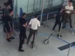 Nhân viên an ninh sân bay Nội Bài bị đánh gãy 4 răng-3