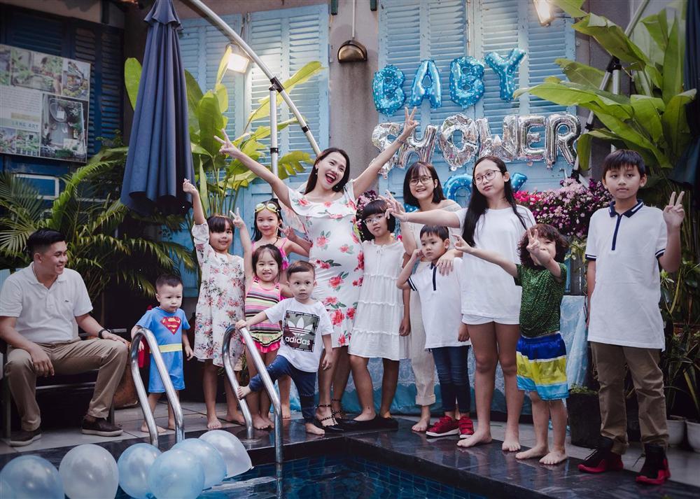 Nữ MC đình đám gây sốc với loạt khoảnh khắc không mảnh vải che thân trước ngày lâm bồn-12