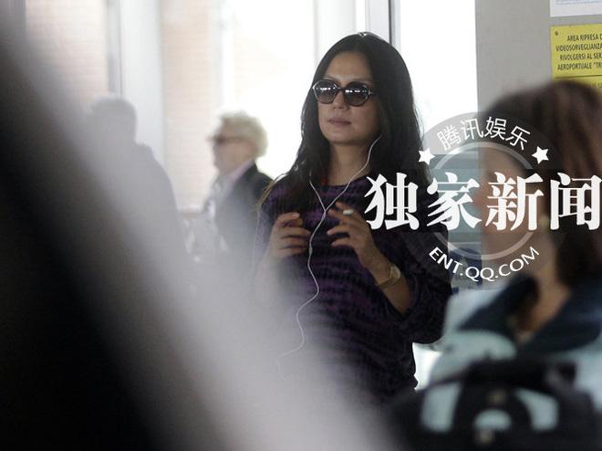 Lộ clip Triệu Vy phì phèo thuốc lá trong hậu trường quay phim từ thiện-3