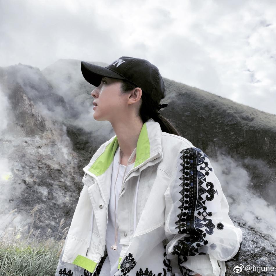 Cao Vân Tường tiều tụy vì hầu tòa án cưỡng dâm, bà xã Đổng Tuyền vẫn vui vẻ check-in du lịch-2