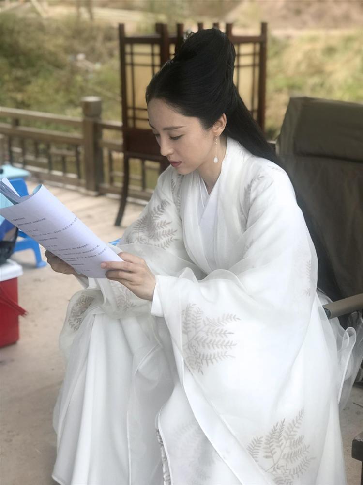 Cao Vân Tường tiều tụy vì hầu tòa án cưỡng dâm, bà xã Đổng Tuyền vẫn vui vẻ check-in du lịch-8