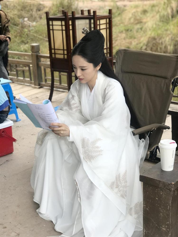 Cao Vân Tường tiều tụy vì hầu tòa án cưỡng dâm, bà xã Đổng Tuyền vẫn vui vẻ check-in du lịch-9