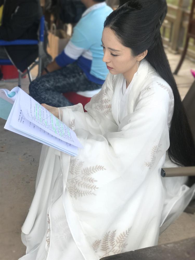 Cao Vân Tường tiều tụy vì hầu tòa án cưỡng dâm, bà xã Đổng Tuyền vẫn vui vẻ check-in du lịch-10