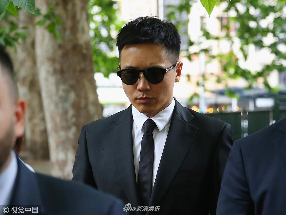 Cao Vân Tường tiều tụy vì hầu tòa án cưỡng dâm, bà xã Đổng Tuyền vẫn vui vẻ check-in du lịch-4