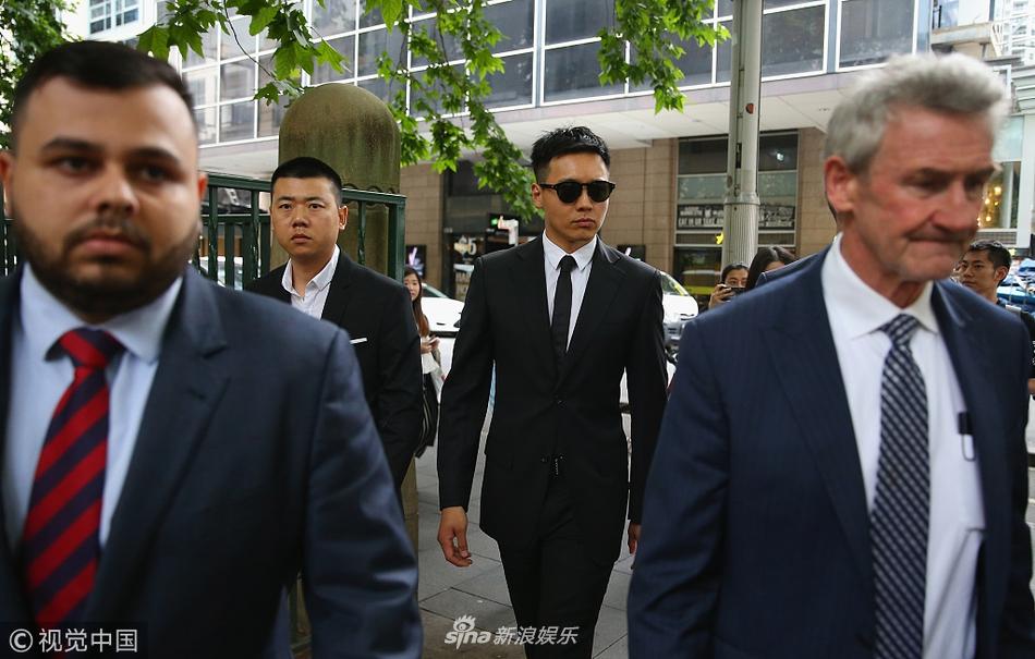 Cao Vân Tường tiều tụy vì hầu tòa án cưỡng dâm, bà xã Đổng Tuyền vẫn vui vẻ check-in du lịch-6