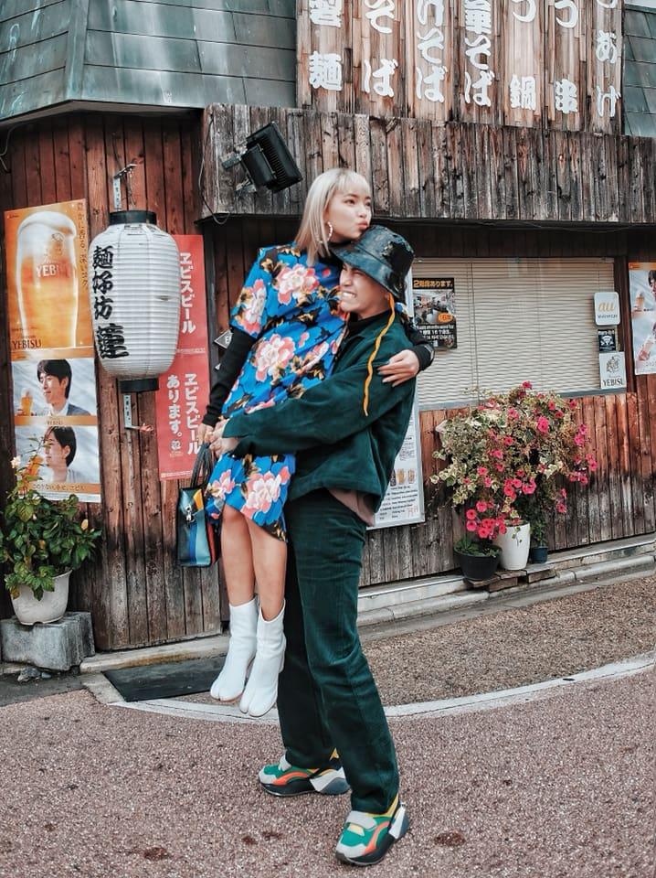 Lần đầu song ca cùng bạn gái, Quang Hải dễ dàng được tha thứ nhờ tài chơi bóng giỏi đổi lại giọng hát-2