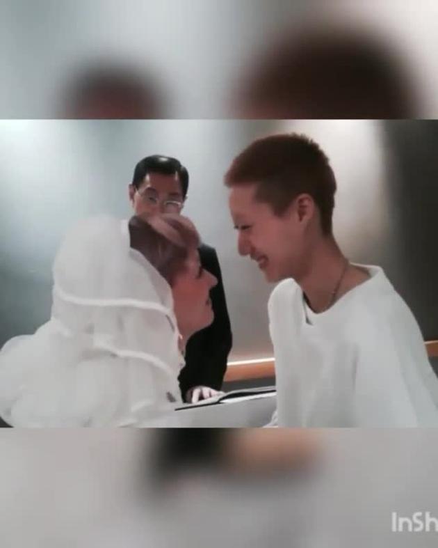 Con rơi của Thành Long thừa nhận kết hôn với bạn gái đồng tính hơn 12 tuổi-3