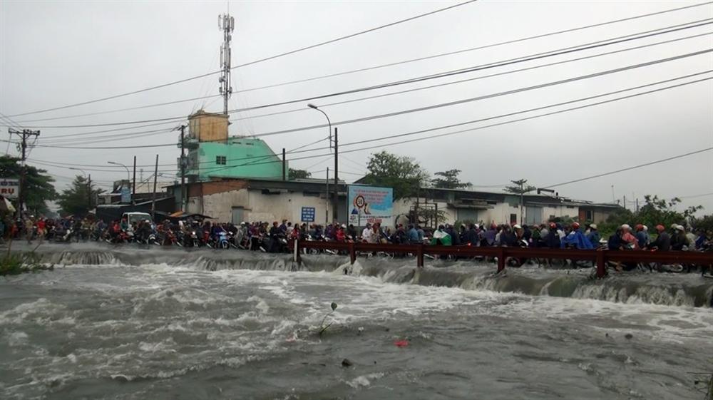 Bão số 9: Nam thanh niên bị nước cuốn trôi ở Sài Gòn-1