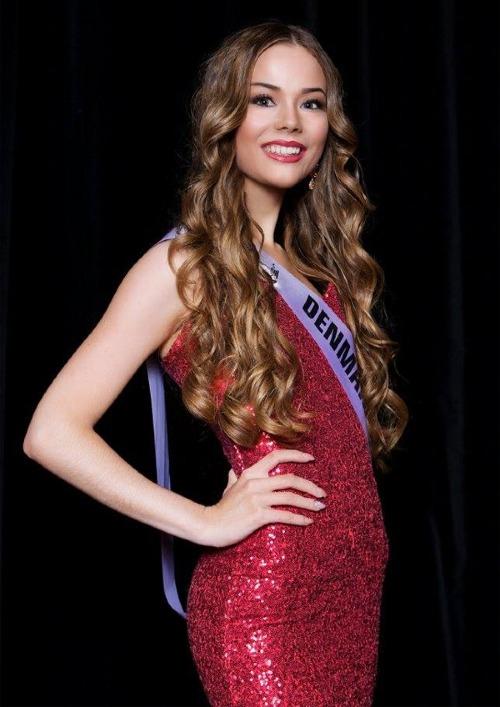 Cô gái 1 tay trình diễn bikini chính là phần đáng xem nhất bán kết Miss Supranational 2018-2