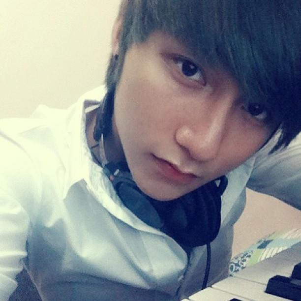 Lộ ảnh cực hiếm của Sơn Tùng tại Nhạc viện TPHCM, học giỏi đến mức cô giáo ngại không cho điểm 9 vì sợ bạn ganh tỵ-9