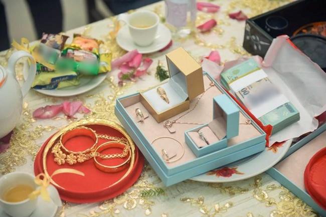 Đọ của hồi môn toàn vàng ròng, xế hộp bạc tỷ: Choáng với quà khủng của mỹ nhân chuyển giới-2