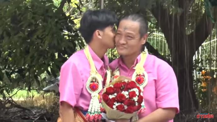 Thêm đám cưới gây xôn xao: Phi công trẻ 21 tuổi lấy trai già 52 sau 4 năm hẹn hò-3