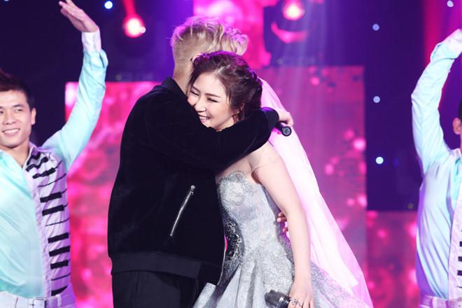 Không hối hận khi yêu Bùi Anh Tuấn, Hương Tràm nhắn gửi: Anh là thanh xuân của em-5