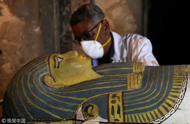 Ai Cập mở nắp quan tài chứa xác ướp người phụ nữ còn nguyên vẹn suốt 3.000 năm-1