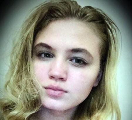 Không ngáo đá vẫn đâm bạn trai vì nghĩ mình là ma cà rồng đi tiêu diệt người sói-1