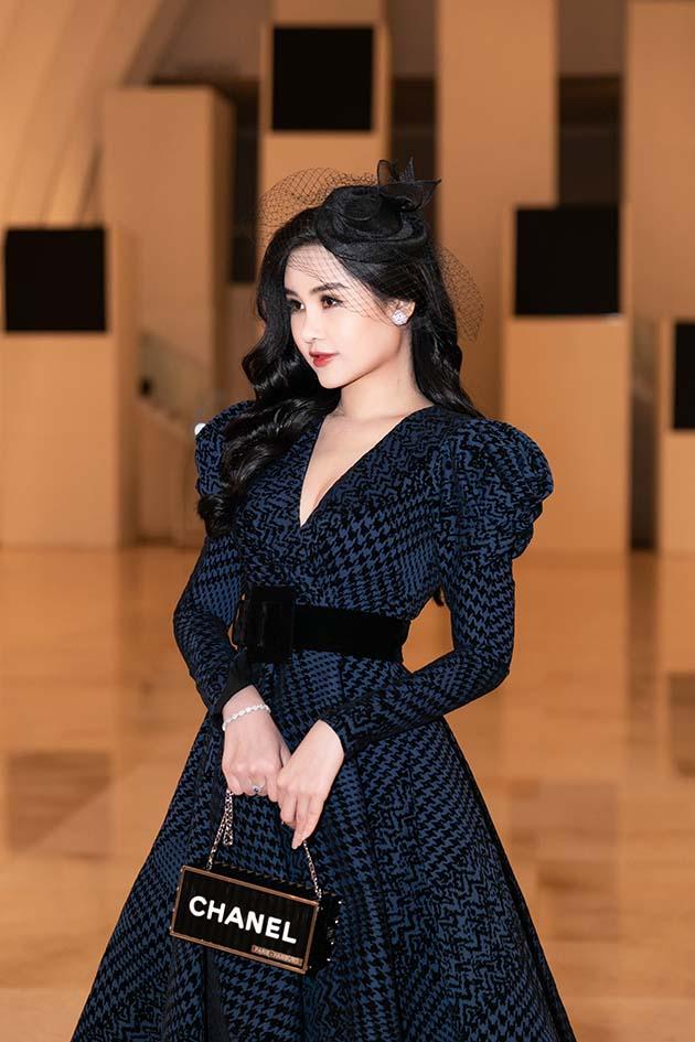 Vừa xuất hiện, Lê Âu Ngân Anh lại bị đặt dấu hỏi vì gương mặt khác lạ-4