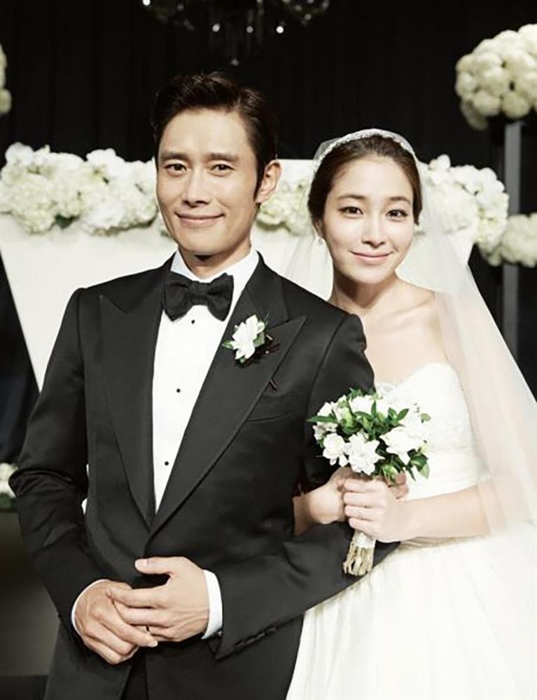 5 năm sau ngày kết hôn, Lee Min Jung bất ngờ chia sẻ về màn cầu hôn tuyệt đỉnh của Lee Byung Hun-1