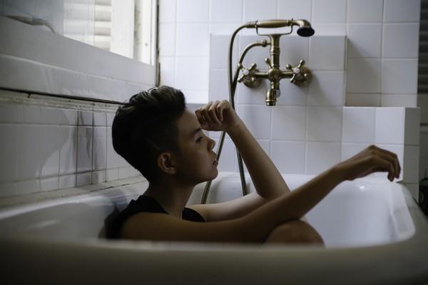 Không chỉ Chi Pu, những ca sĩ này cũng từng khiến fan mắt tròn mắt dẹt vì cảnh bán nude táo bạo-2