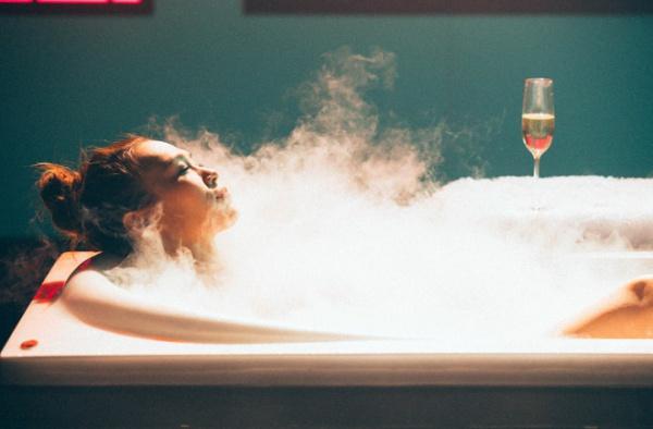 Không chỉ Chi Pu, những ca sĩ này cũng từng khiến fan mắt tròn mắt dẹt vì cảnh bán nude táo bạo-5