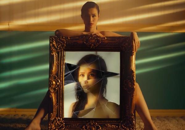 Không chỉ Chi Pu, những ca sĩ này cũng từng khiến fan mắt tròn mắt dẹt vì cảnh bán nude táo bạo-7