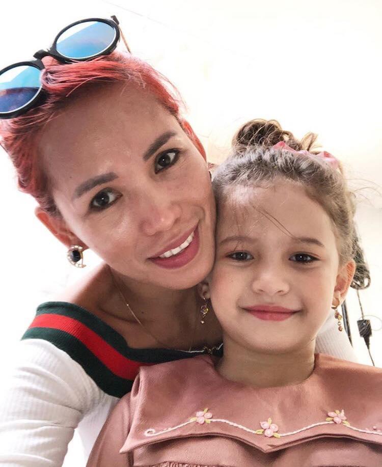 Phát sốt với clip cô bé Tây sành sỏi tiếng Việt, làm phiên dịch viên bất đắc dĩ cho mẹ và tài xế taxi-2