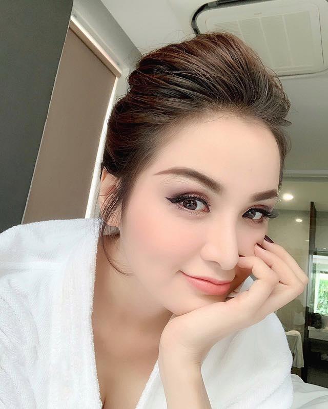 Mặc nghi án chia tay Ngô Kiến Huy, Khổng Tú Quỳnh vui tươi làm tất cả vì tình yêu-4