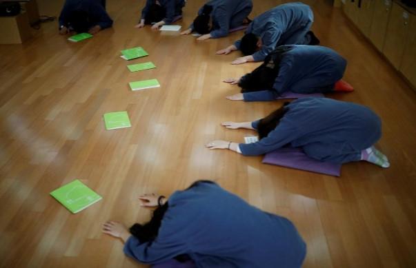 Quá áp lực với cuộc sống, giới trẻ Hàn Quốc trả tiền để được đi tù-2