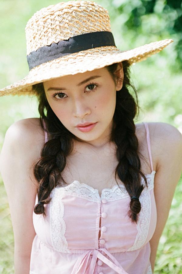 Chi Pu cởi phăng áo, múa cột quyến rũ bạn trai trong MV bị gắn mác 16+-2