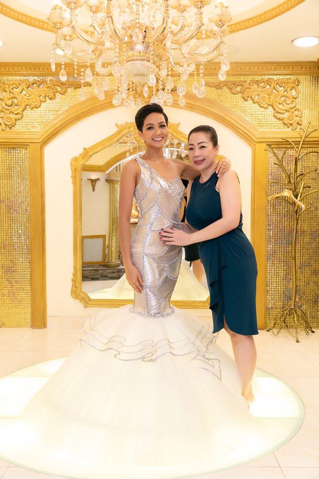 Hé lộ trang phục dạ hội của HHen Niê tại Hoa hậu Hoàn vũ 2018-1