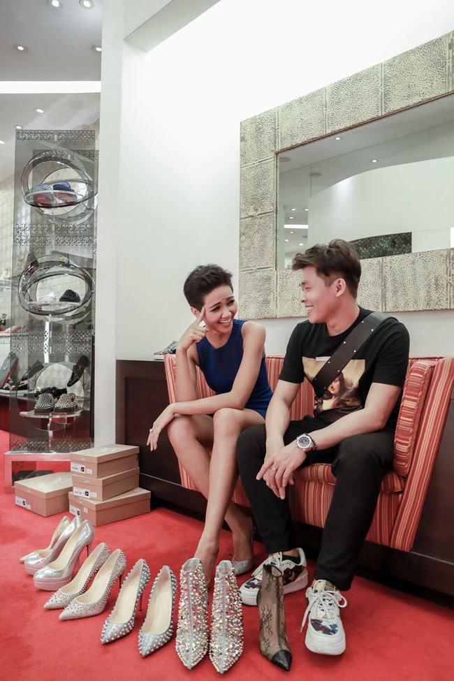 Hé lộ trang phục dạ hội của HHen Niê tại Hoa hậu Hoàn vũ 2018-9