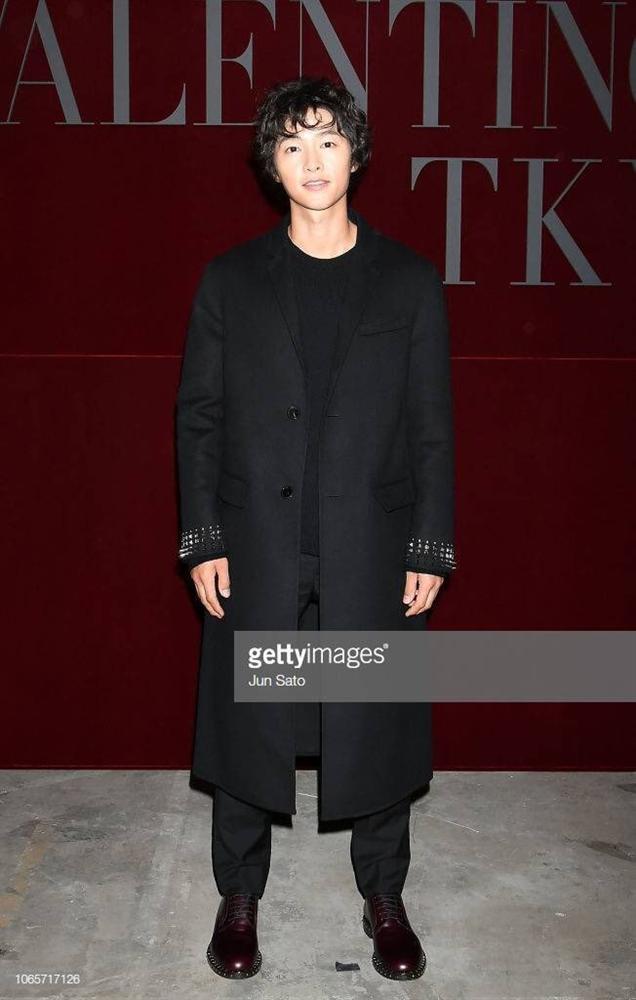 Song Joong Ki mặt gầy vêu, má tóp khi để kiểu tóc xù mì style bà thím giống Sơn Tùng M-TP, Tiên Tiên-5