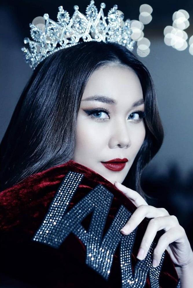 Huyền My họa mặt như dọa người - Đức Phúc đánh son môi lòng trong nữ tính hết phần thiên hạ-7