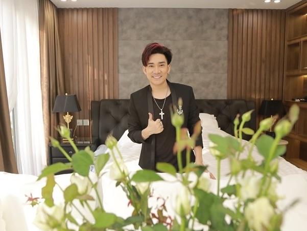 Lệ Quyên xách túi hiệu giá ngang ngửa một căn nhà tới chúc mừng liveshow Quang Hà-9