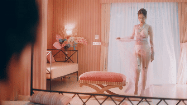 Dân mạng liệt MV của Chi Pu vào danh sách gợi dục, khiêu dâm-5