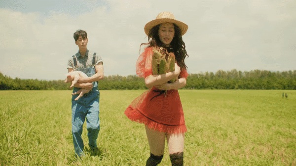 MV mới gắn mác 16+ của Chi Pu bị đánh giá không khác gì buổi triển lãm nội y phản cảm của nữ chính-5