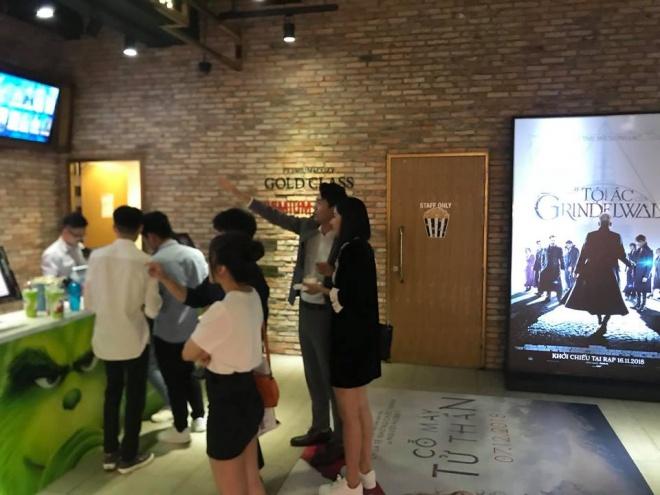 Giữa tin đồn trầm cảm nặng, Nam Em bị đăng ảnh vẫn vui vẻ đi xem phim cùng trai lạ?-1