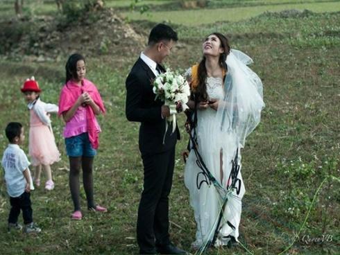 Du khách suýt rơi tan xác từ trên cao xuống đất vì sai lầm ngớ ngẩn-5