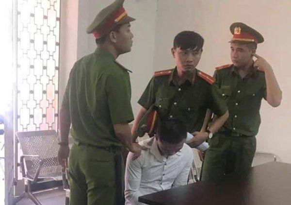 Bé gái 13 tuổi bị hàng xóm hại đời tới sinh con-1