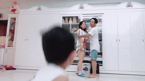 Bị bố giành mất mẹ, quý tử 3 tuổi nhà Khánh Thi ghen tức đánh cả cụ thân sinh khiến ai cũng bật cười-1