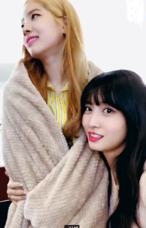 Rộ nghi vấn về mối quan hệ bất hòa giữa 2 thành viên Nayeon - Dahyun (TWICE)-2