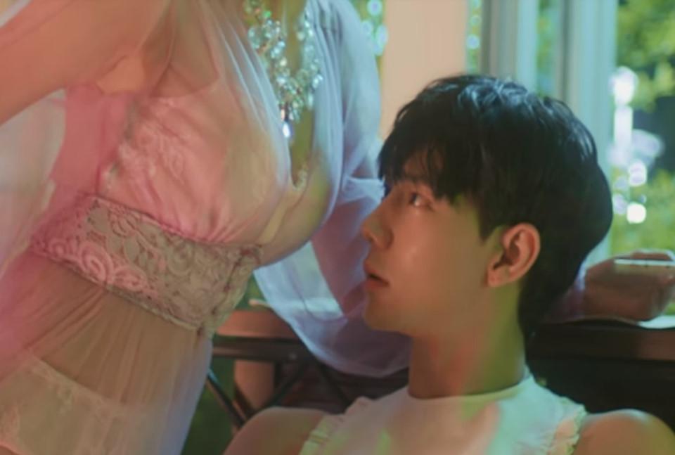 MV 16+ của Chi Pu gợi cảm hay khiêu dâm?-3