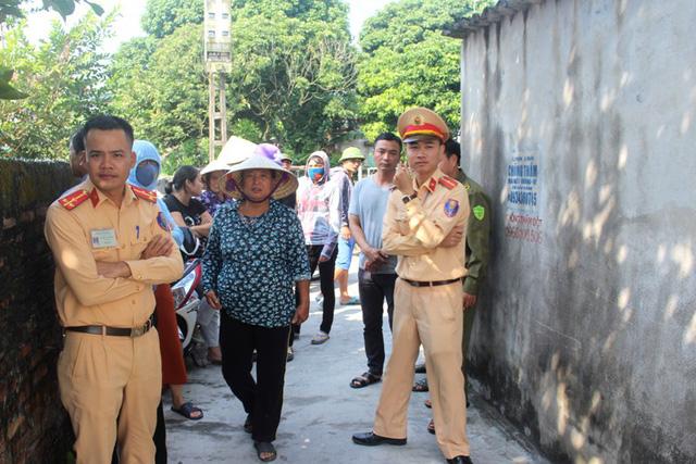 Bắt được đối tượng nghi ngáo đá khống chế bé gái 3 tuổi trong nhà tắm-4