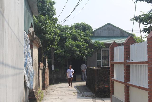 Bắt được đối tượng nghi ngáo đá khống chế bé gái 3 tuổi trong nhà tắm-6