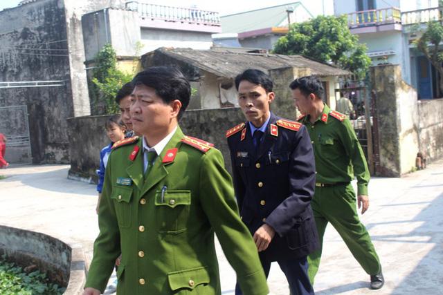 Bắt được đối tượng nghi ngáo đá khống chế bé gái 3 tuổi trong nhà tắm-10