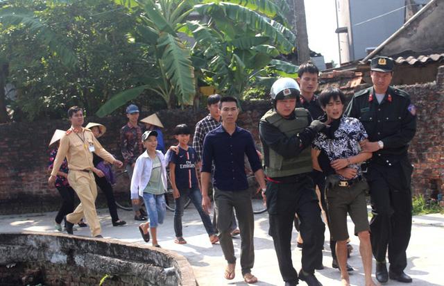 Bắt được đối tượng nghi ngáo đá khống chế bé gái 3 tuổi trong nhà tắm-11