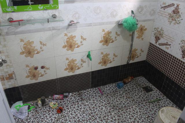Bắt được đối tượng nghi ngáo đá khống chế bé gái 3 tuổi trong nhà tắm-15