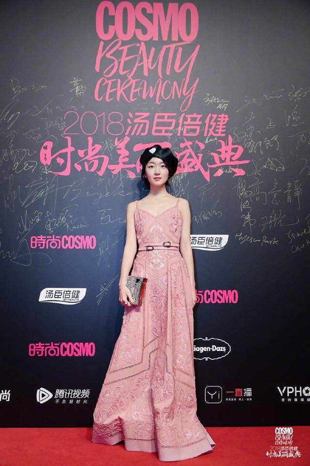 Thảm đỏ Cosmo: Hoàng hậu Tần Lam đẹp nổi bật, làm lu mờ loạt mỹ nhân từ Dương Mịch đến Đường Yên-10