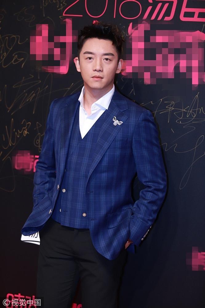 Thảm đỏ Cosmo: Hoàng hậu Tần Lam đẹp nổi bật, làm lu mờ loạt mỹ nhân từ Dương Mịch đến Đường Yên-16