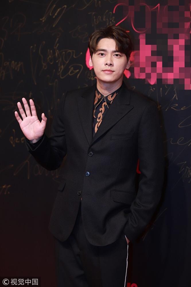 Thảm đỏ Cosmo: Hoàng hậu Tần Lam đẹp nổi bật, làm lu mờ loạt mỹ nhân từ Dương Mịch đến Đường Yên-19