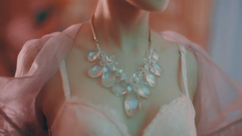 Hương Tràm bị cộng đồng mạng réo tên trong MV cộp mác 16+ của Chi Pu-4